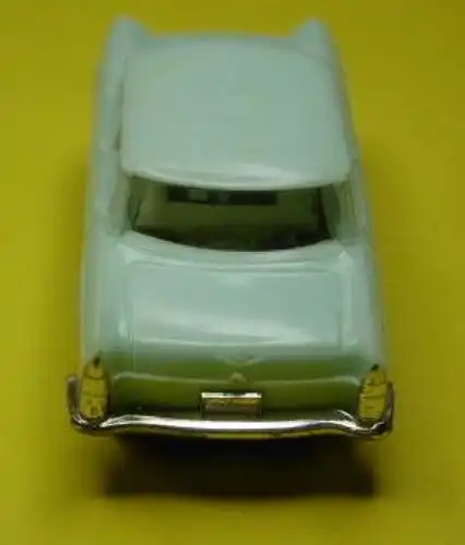 Faller AMS Fiat 1800 Kunststoffmodell mit Motor 1965