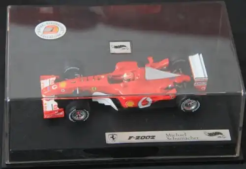 Matell Ferrari F 2002 "Michael Schumacher Collection" 2000 Metallmodell mit 3 Figuren in Originalbox (3334)