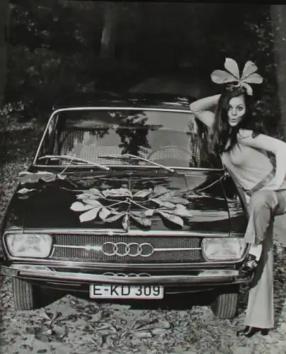 Audi 100 fünf Original Presse-Fotos 1970 (0588)