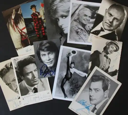 Signierte Autogrammkarten von 11 verschiedenen Künstlern 1952-1976 (6209)