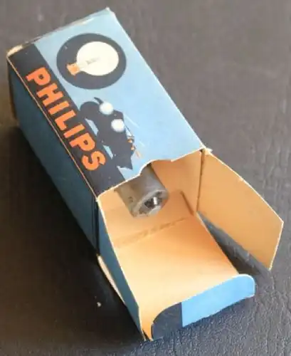 Philips 1938 Autoscheinwerfer-Glühbirne 9V in Originalbox (4414)