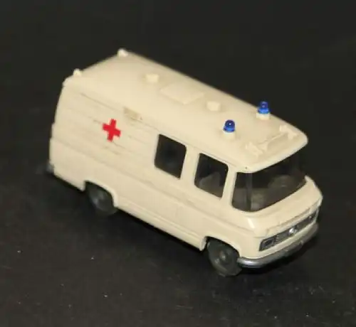 Wiking Mercedes-Benz L 406 Krankenwagen 1974 Plastikmodell (1642)