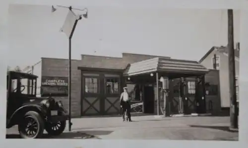 Sunoco Tankstelle 1928 mit Dodge-Limousine Originalfoto (7174)