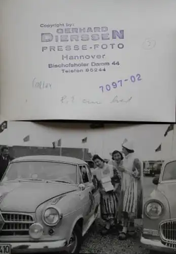 Borgward Isabella Caltex 1957 drei Werksfotos in Originalumschlag (2459)