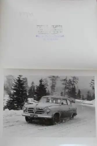 Borgward Isabella bei Winter-Rallye Garmisch-Partenkirchen 1957 drei Werksfotos in Originalumschlag (2463)