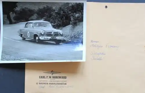Borgward Isabella beim Mobilgas Economy Rennen 1956 neun Werksfotos in Originalumschlag (2474)