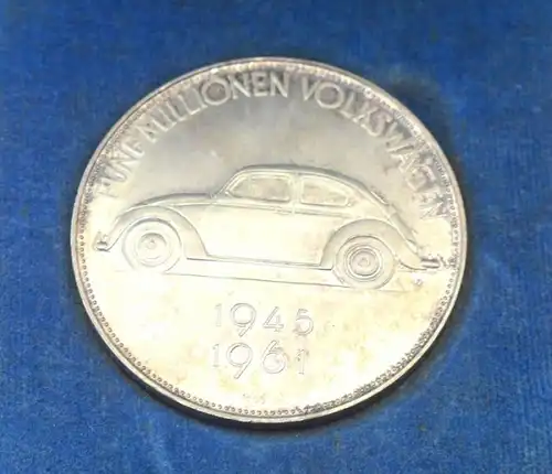 Volkswagen Käfer 1961 "5 Millionen Volkswagen" Silbermünze in Originalbox (3352)