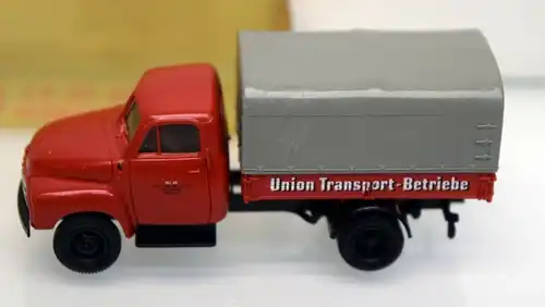 Brekina Opel Blitz Lastwagen "Union Transport" 1955 Plastikmodell (4706)