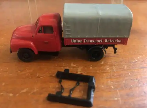 Brekina Opel Blitz Lastwagen "Union Transport" 1955 Plastikmodell (4706)