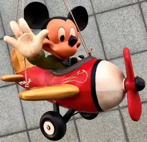 Disney Micky Maus Werbefigur im Propellerflugzeug 1990 Resinmodell (2801)