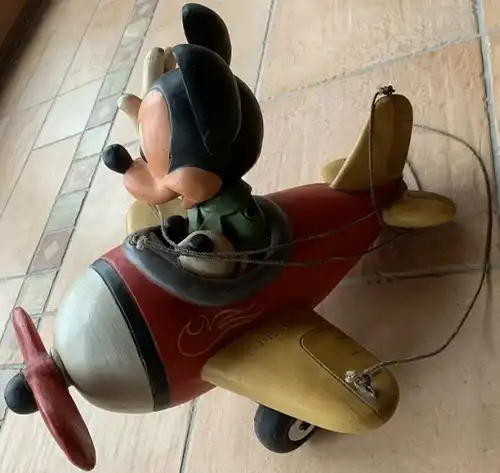 Disney Micky Maus Werbefigur im Propellerflugzeug 1990 Resinmodell (2801)