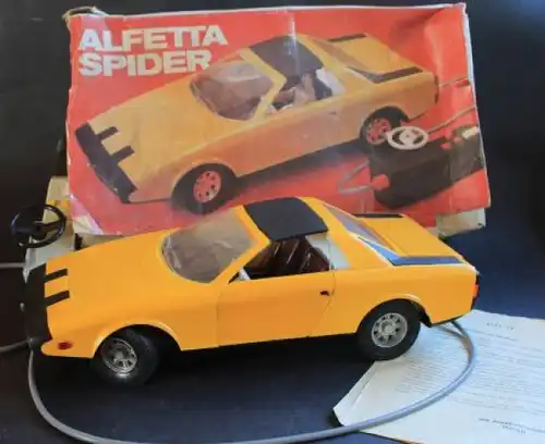 Anker Spielzeug Alfa Romeo Spider 1970 mit Fernsteuerung in Originalkarton (5109)