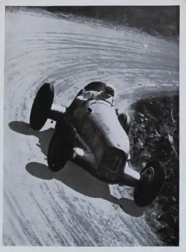 Brauchitsch auf Mercedes-Benz 1934 beim Bergrennen Fotokarte (3108)