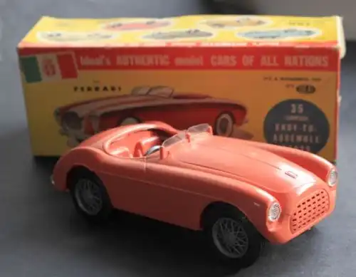 Ideal Toy Corporation Ferrari 212 Roadster 1955 Plastikmodell in Originalkarton (7491)