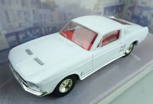 Dinky Toys England Ford Mustang Fastback 1967 Metallmodell in Originalbox (7454)