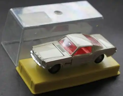 Dinky Toys England Ford Mustang Fastback 1966 Metallmodell in Originalbox (8261)