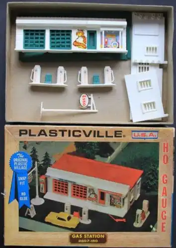 Plasticville Esso-Tankstelle Bausatz "Gas Station" 1955 in Originalkarton (5473)