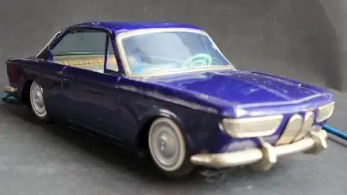 Bandai BMW 2000 CS Coupe 1967 Blechmodell mit Batteriefernsteuerung (8926)