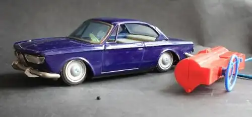 Bandai BMW 2000 CS Coupe 1967 Blechmodell mit Batteriefernsteuerung (8926)
