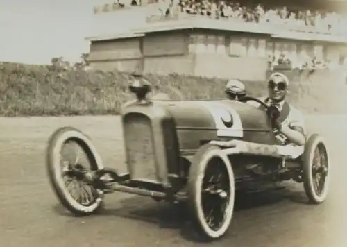 Pluto Rennwagen 65 PS mit Fahrer Glockenbach beim Rennen 1924 Originalfoto (6452)