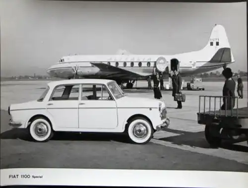 Fiat 1100 Special mit Alitalia-Flugzeug 1960 Werksfoto (6764)