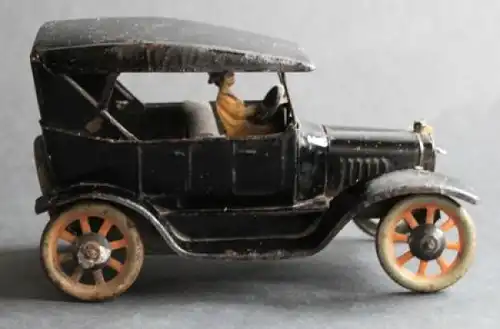 Bing Ford Modell T 1926 Blechmodell mit Friktionsantrieb und Garage (6760)