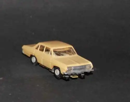 Faller AMS Opel Admiral 1965 Plastikmodell mit Motor (8339)