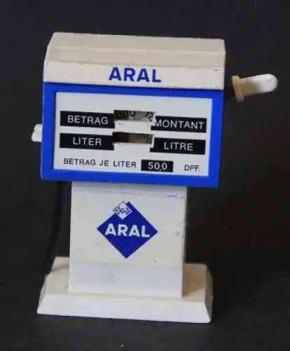 Gama Aral Zapfsäule 1965 Kunststoffmodell mit Friktionsantrieb (6601)