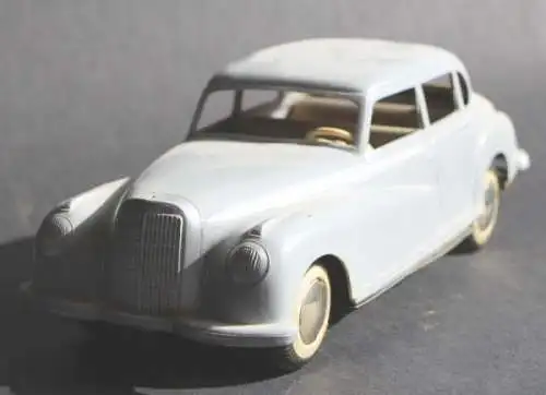 Arnold Mercedes-Benz 300 Adenauer 1953 Plastikmodell mit Messingboden (1606)