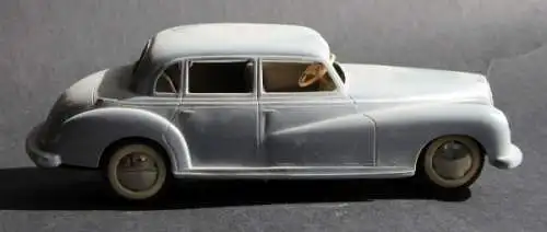 Arnold Mercedes-Benz 300 Adenauer 1953 Plastikmodell mit Messingboden (1606)