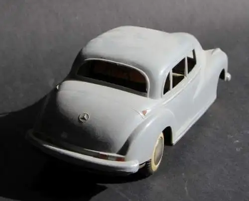 Arnold Mercedes-Benz 300 Adenauer 1953 Plastikmodell mit Messingboden (1606)