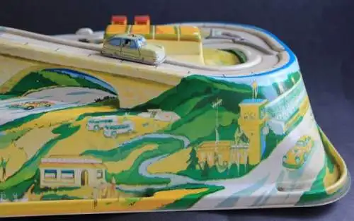 Technofix Rallye Plastikbahn mit Tankstelle und Fahrzeug Friktionsantrieb 1965 (1720)