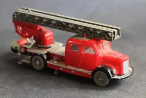 Siku Mercedes-Benz Metz DL 22 Feuerwehrdrehleiter V56 Plastikmodell 1956 (1039)