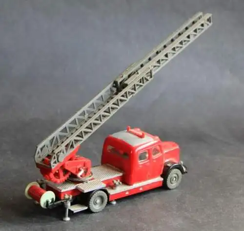 Siku Mercedes-Benz Metz DL 22 Feuerwehrdrehleiter V56 Plastikmodell 1956 (1039)