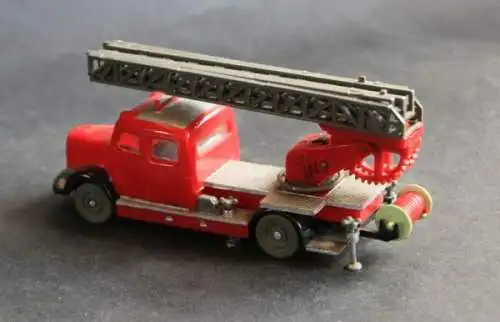 Siku Mercedes-Benz Metz DL 22 Feuerwehrdrehleiter V56 Plastikmodell 1956 (1039)