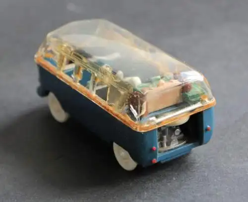 Wiking Volkswagen T1 Glas-Bus mit Figuren 1963 Plastikmodell (6392)