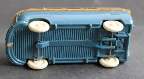 Wiking Volkswagen T1 Glas-Bus mit Figuren 1963 Plastikmodell (6392)