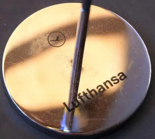 Lufthansa Tischwimpel mit Metallständer und Logo 1965 (2029)