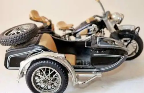 Polistil BMW R 75 Motorrad mit Beiwagen 1955 Metallmodell (6642)