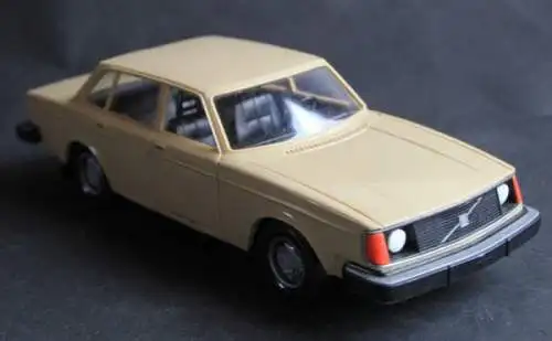 Stahlberg Volvo 245 DL 1976 Plastikmodell (9503)