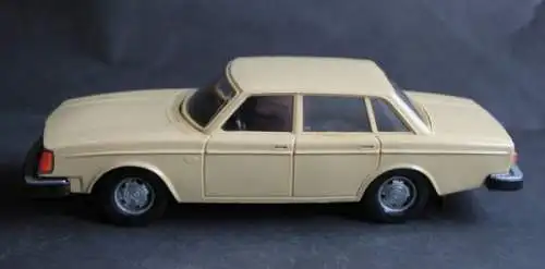 Stahlberg Volvo 245 DL 1976 Plastikmodell (9503)