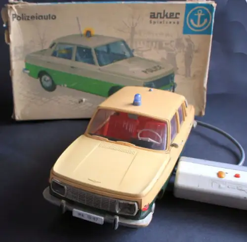 Anker Spielzeug Wartburg 353 Polizei 1965 Plastikmodell mit Fernsteuerung im Originalkarton (7654)