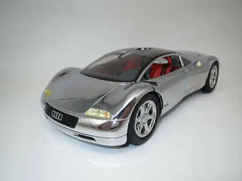 Revell Audi Avus Quattro 1991 Metallmodell (9940)