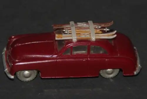 Siku Borgward 1800 mit Dachski V66 Plastikmodell 1957 (1828)