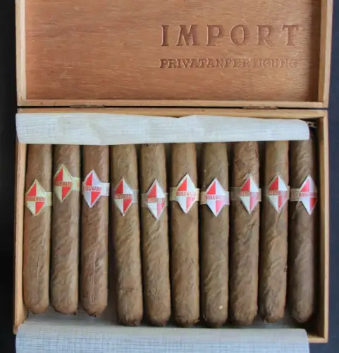 Borgward Zigarrenbox 1958 mit Zigarren und Borgward-Banderole (4033)