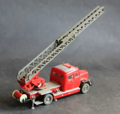Siku Mercedes-Benz Metz DL 22 Feuerwehrdrehleiter V56 Plastikmodell 1956 (1039)