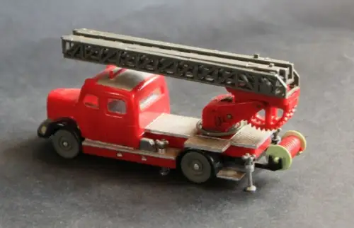 Siku Mercedes-Benz Metz DL 22 Feuerwehrdrehleiter V56 Plastikmodell 1956 (1039)