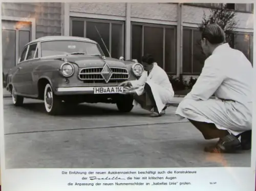 Borgward Isabella mit neuen Nummernschildern 1956 Werksfoto (10523)