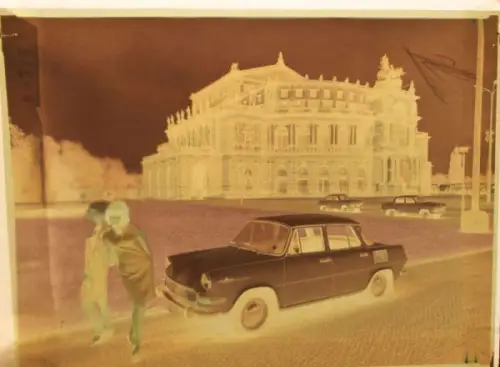 Skoda 1000 MB vor Dresdener Semperoper 1968 Pressenegativ (10529)