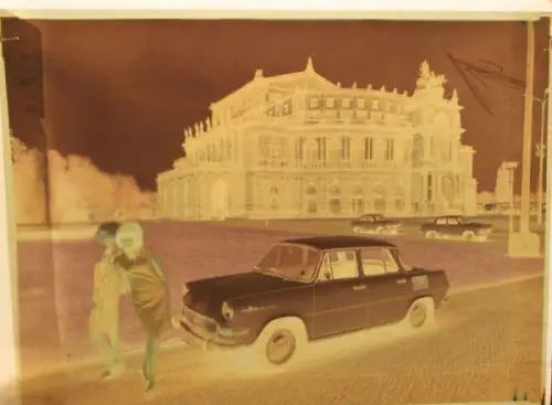 Skoda 1000 MB vor Dresdener Semperoper 1968 Pressenegativ (10529)